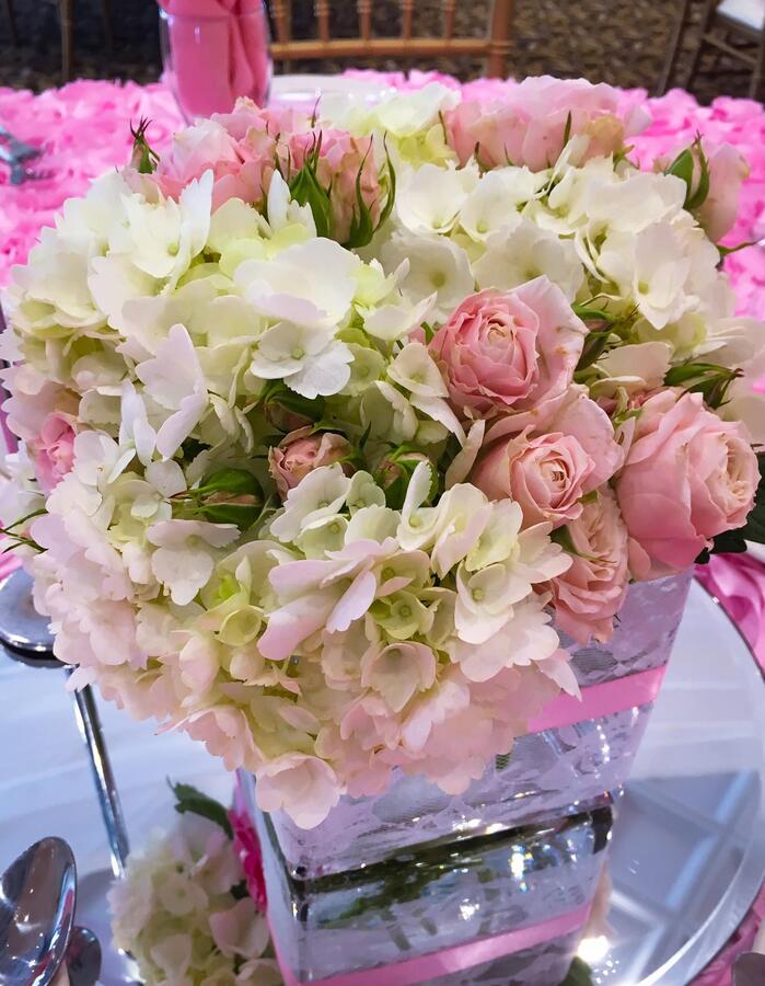 Floral centerpiece arrangements